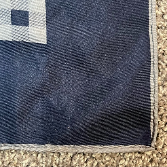 Burberry silk scarf. - Picture 7 of 9